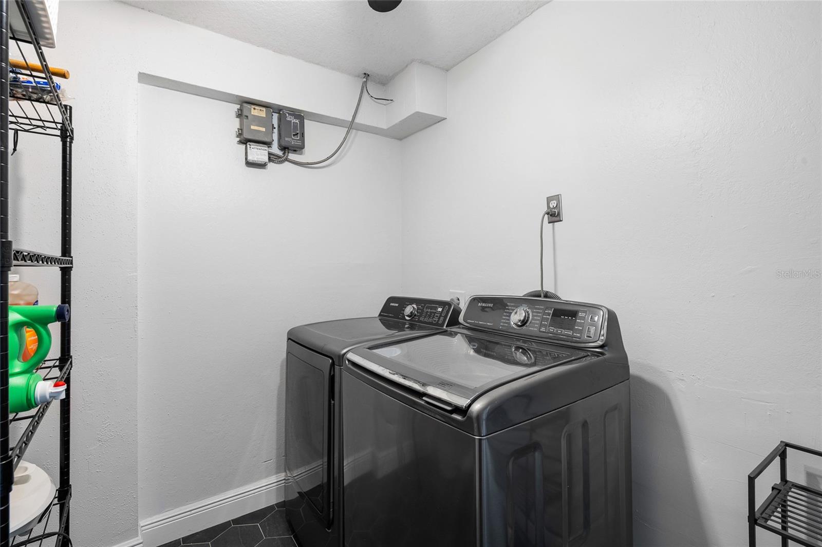 BONNIE BAY UNIT THREE PH ONE - Residential