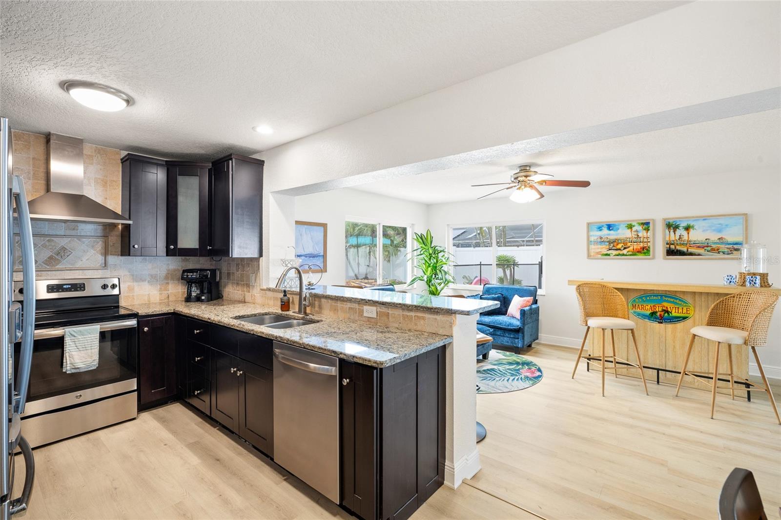 BONNIE BAY UNIT THREE PH ONE - Residential