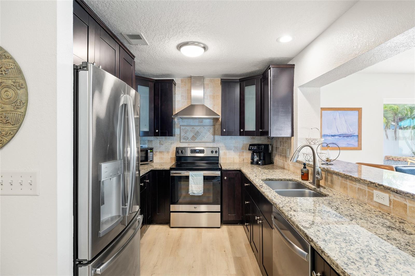 BONNIE BAY UNIT THREE PH ONE - Residential