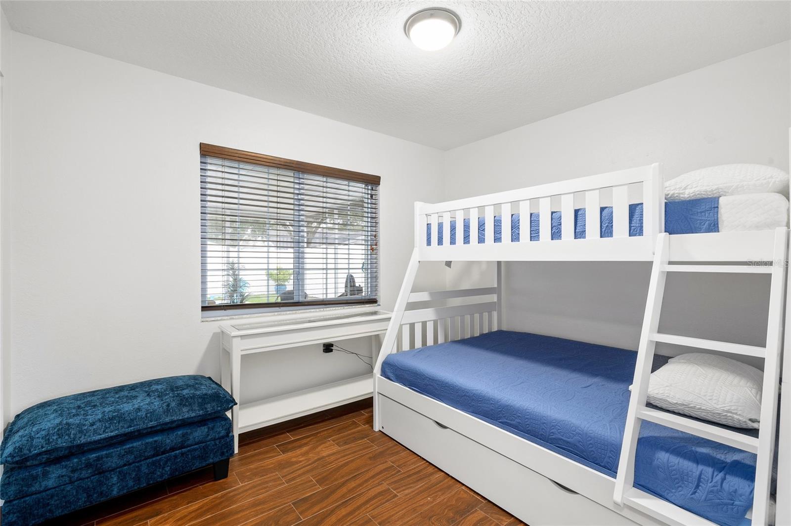 BONNIE BAY UNIT THREE PH ONE - Residential