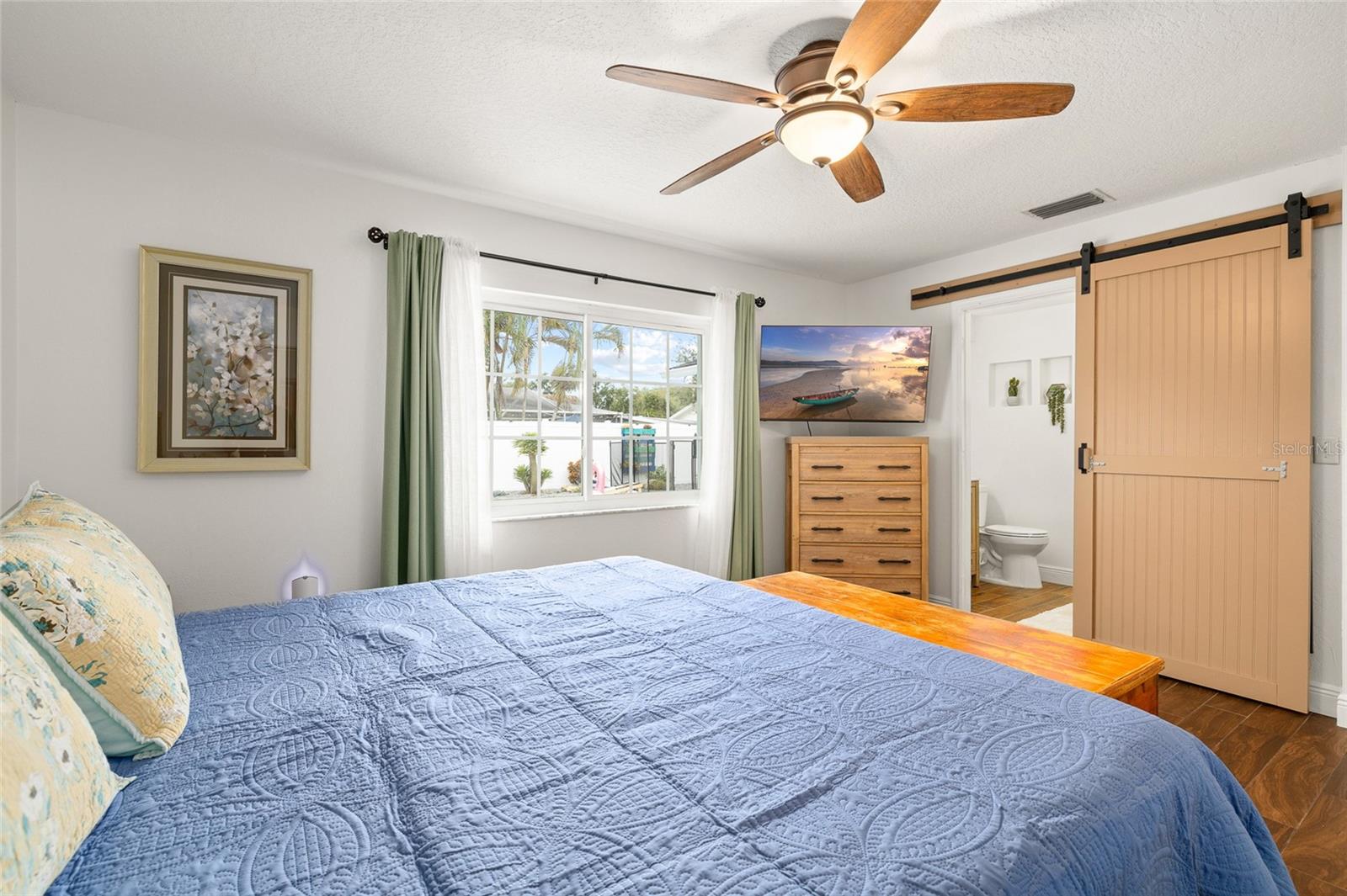 BONNIE BAY UNIT THREE PH ONE - Residential