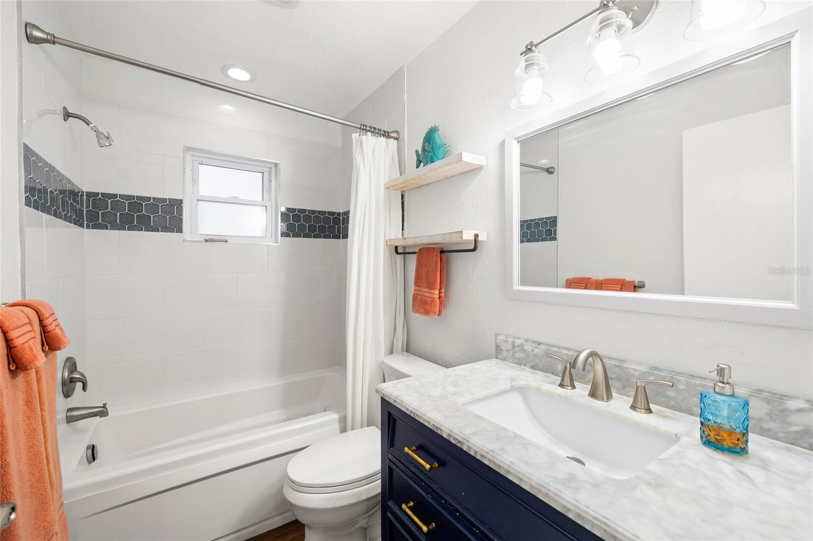 BONNIE BAY UNIT THREE PH ONE - Residential