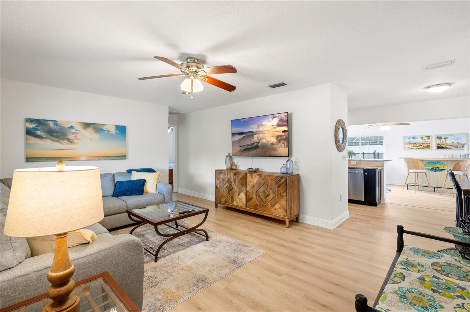 BONNIE BAY UNIT THREE PH ONE - Residential