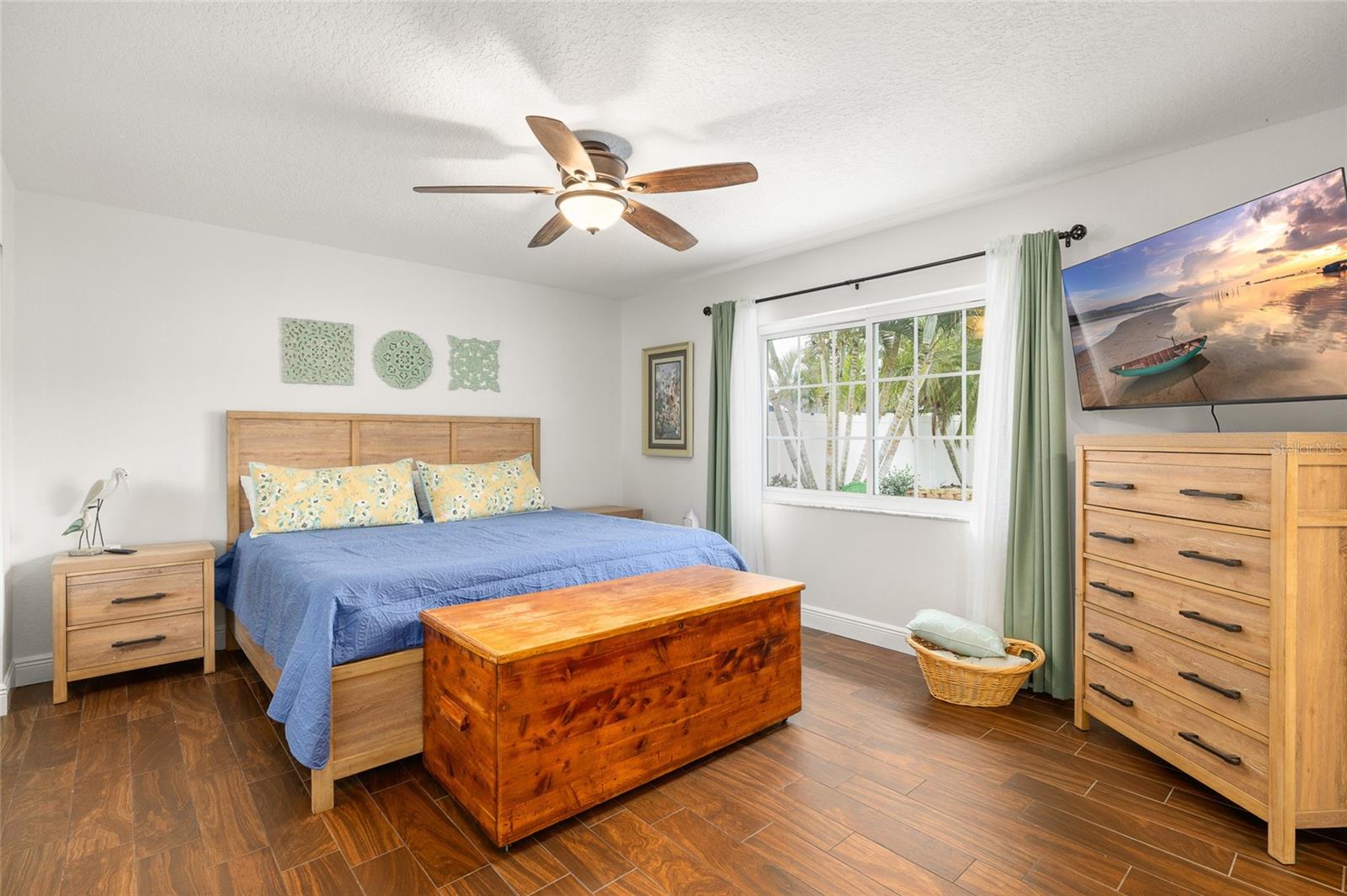 BONNIE BAY UNIT THREE PH ONE - Residential