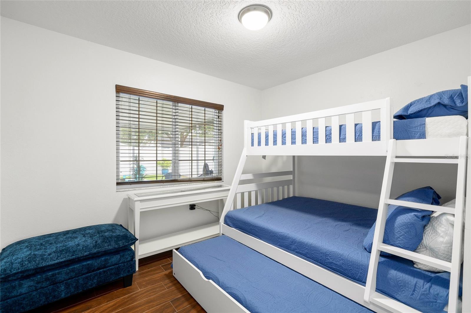 BONNIE BAY UNIT THREE PH ONE - Residential