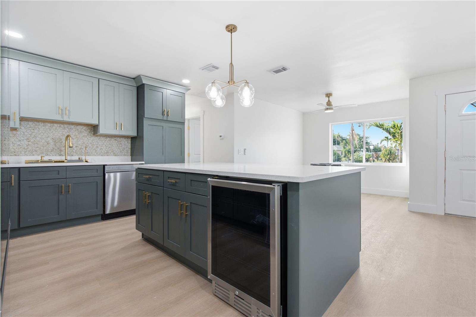 SUN PLAZA ISLES - Residential