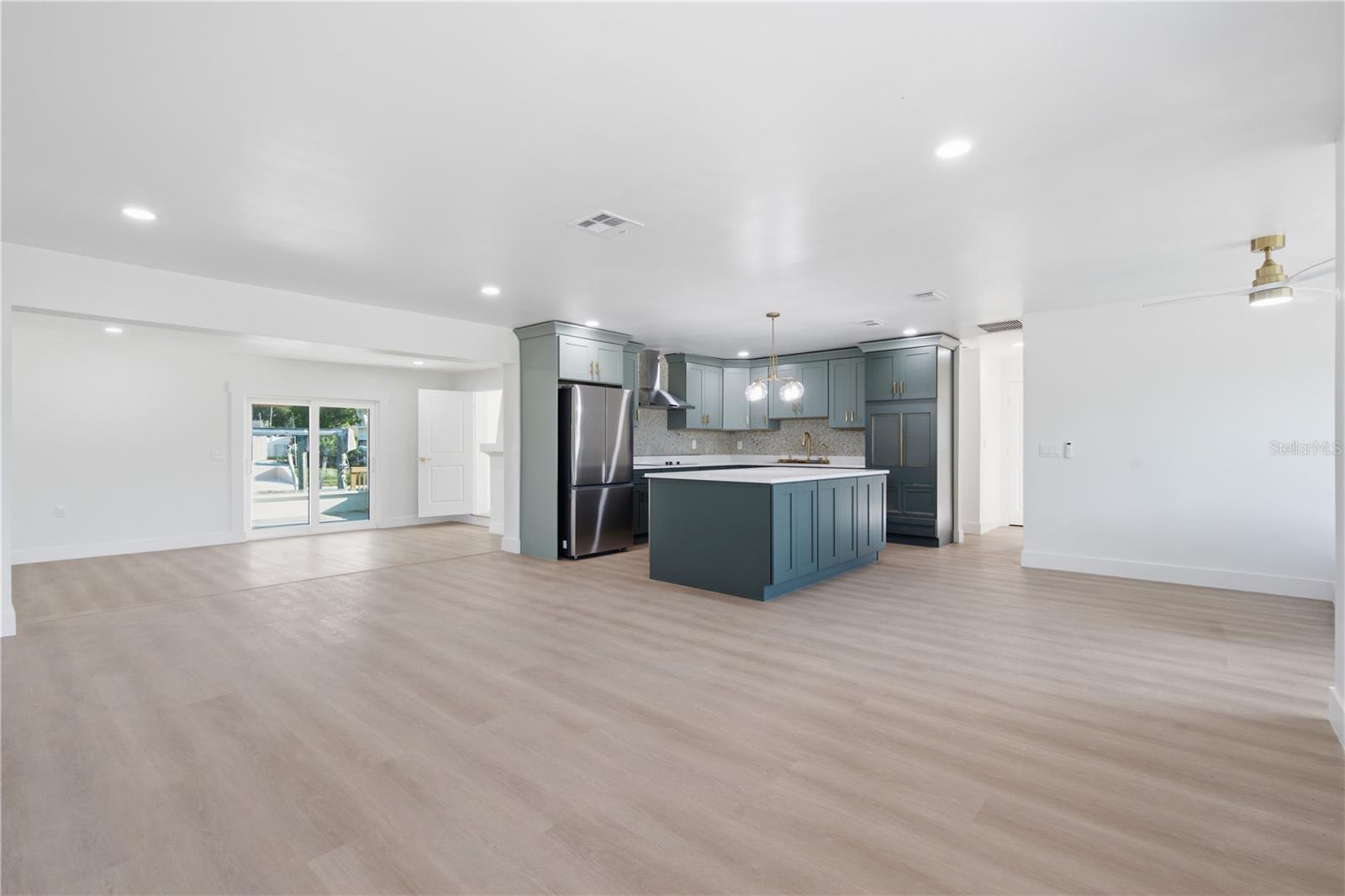 SUN PLAZA ISLES - Residential