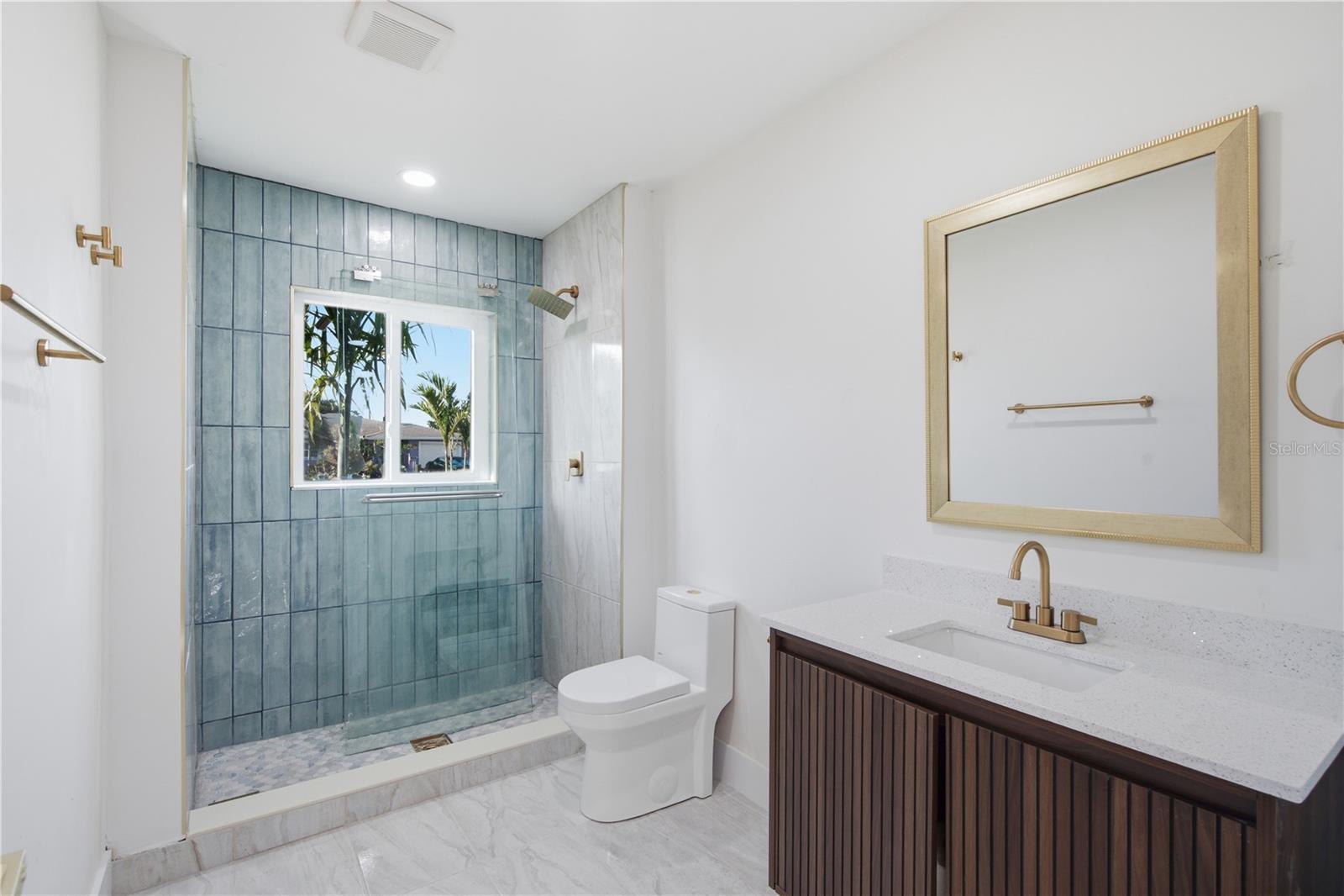 SUN PLAZA ISLES - Residential