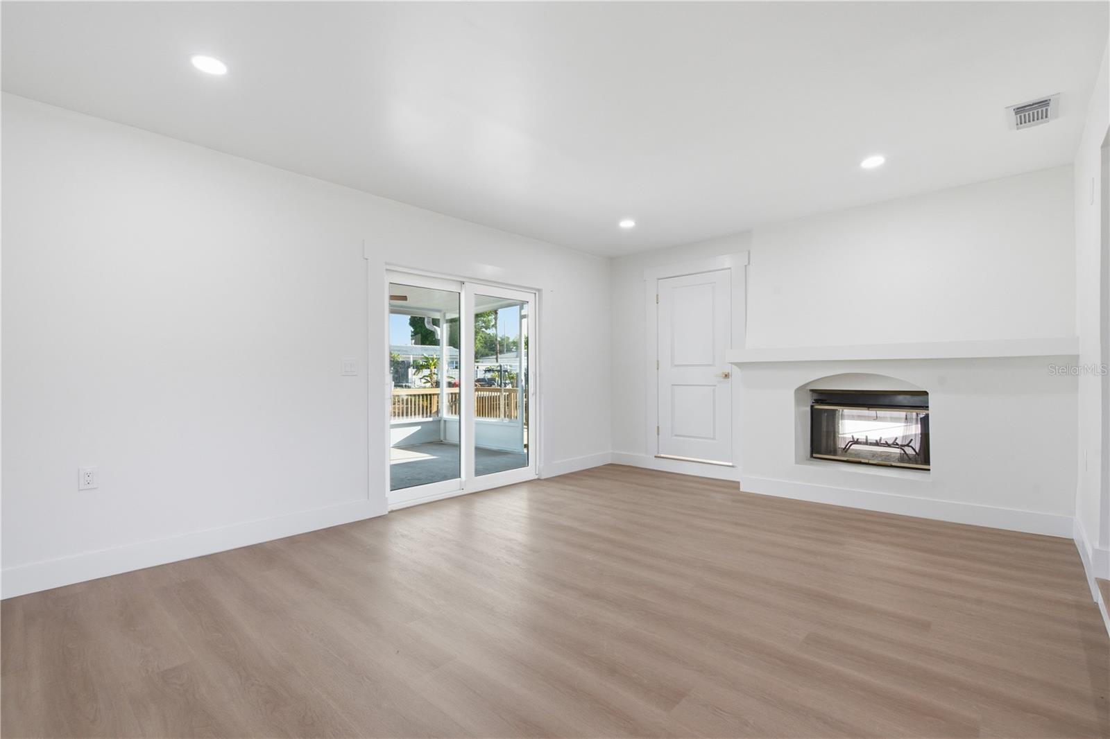 SUN PLAZA ISLES - Residential