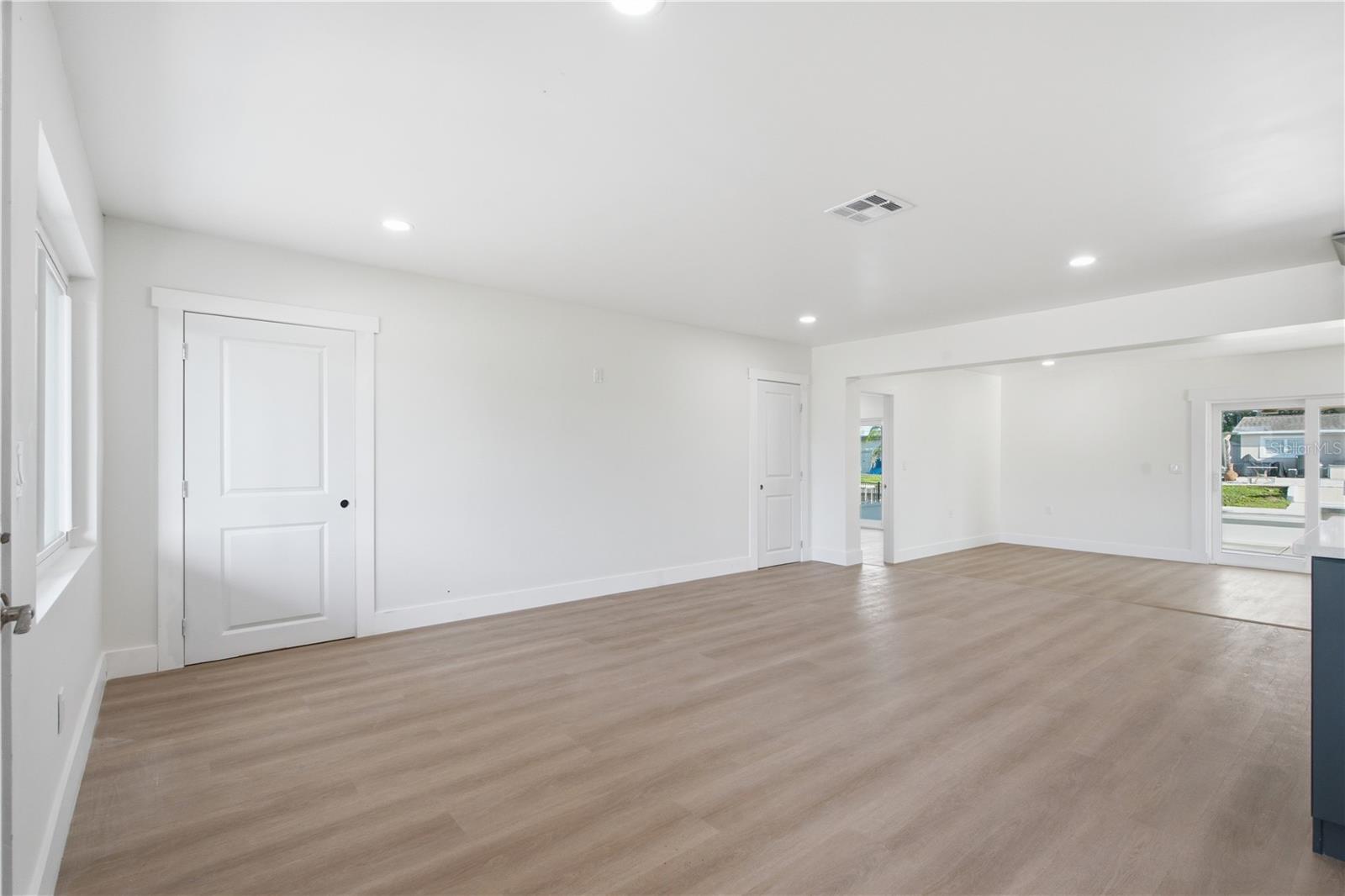 SUN PLAZA ISLES - Residential