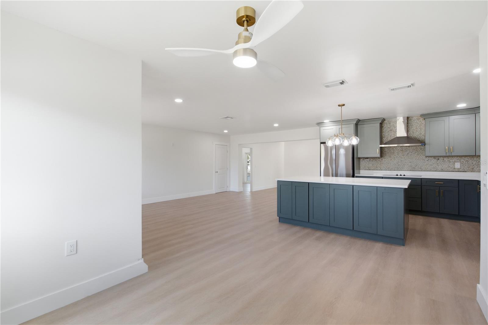 SUN PLAZA ISLES - Residential