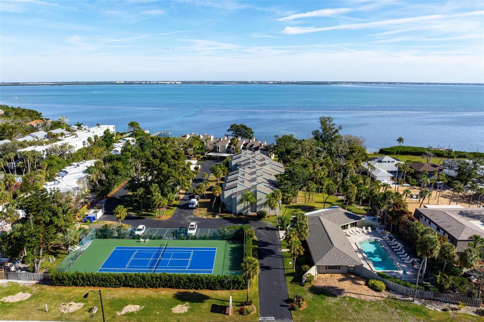THE BANYAN BAY CLUB - Residential