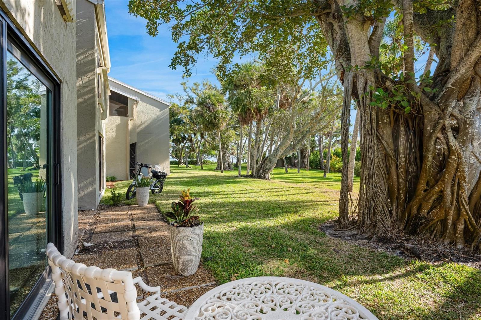 THE BANYAN BAY CLUB - Residential