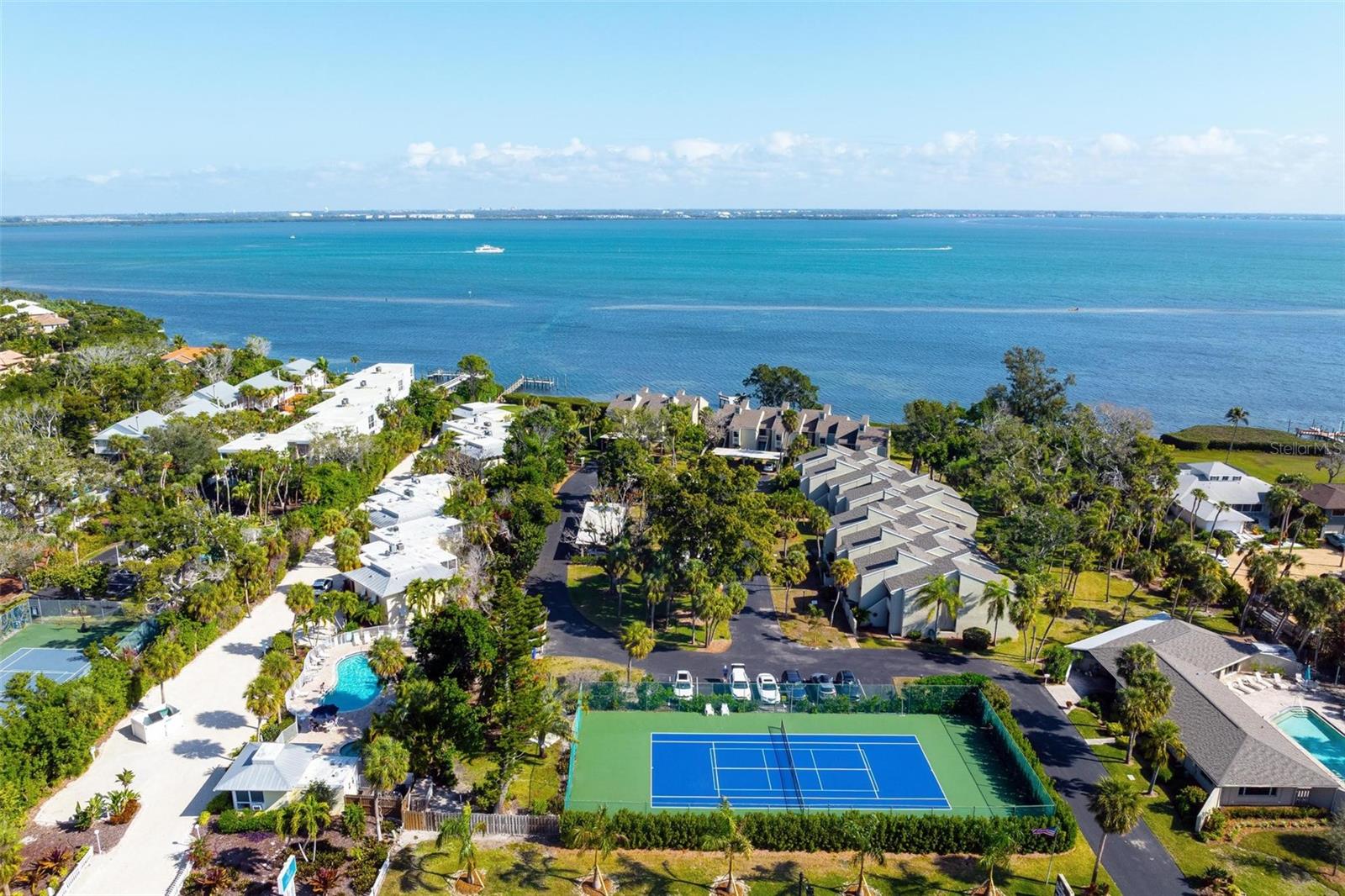 THE BANYAN BAY CLUB - Residential