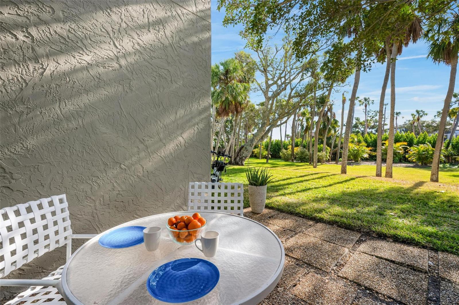 THE BANYAN BAY CLUB - Residential