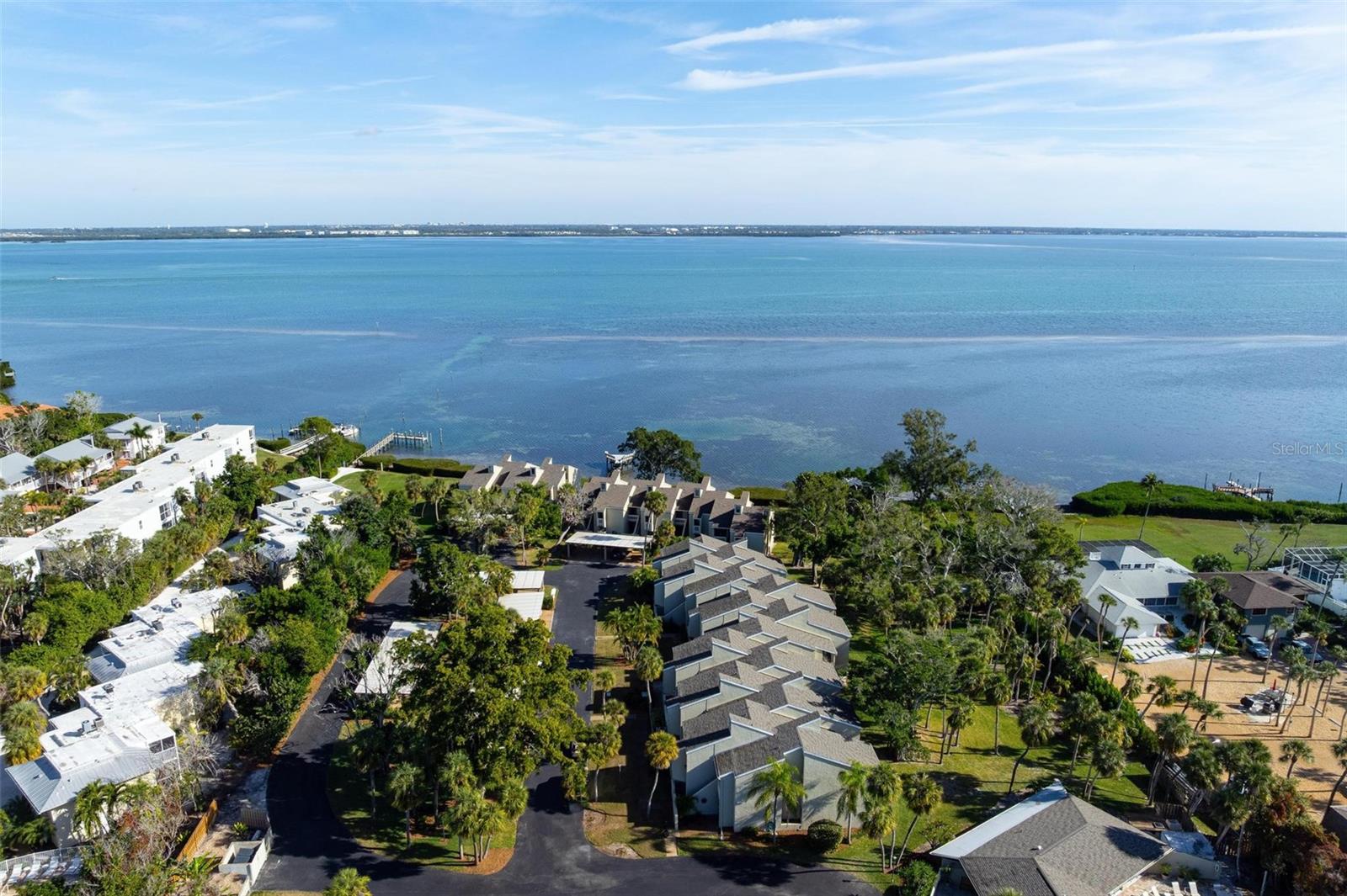 THE BANYAN BAY CLUB - Residential