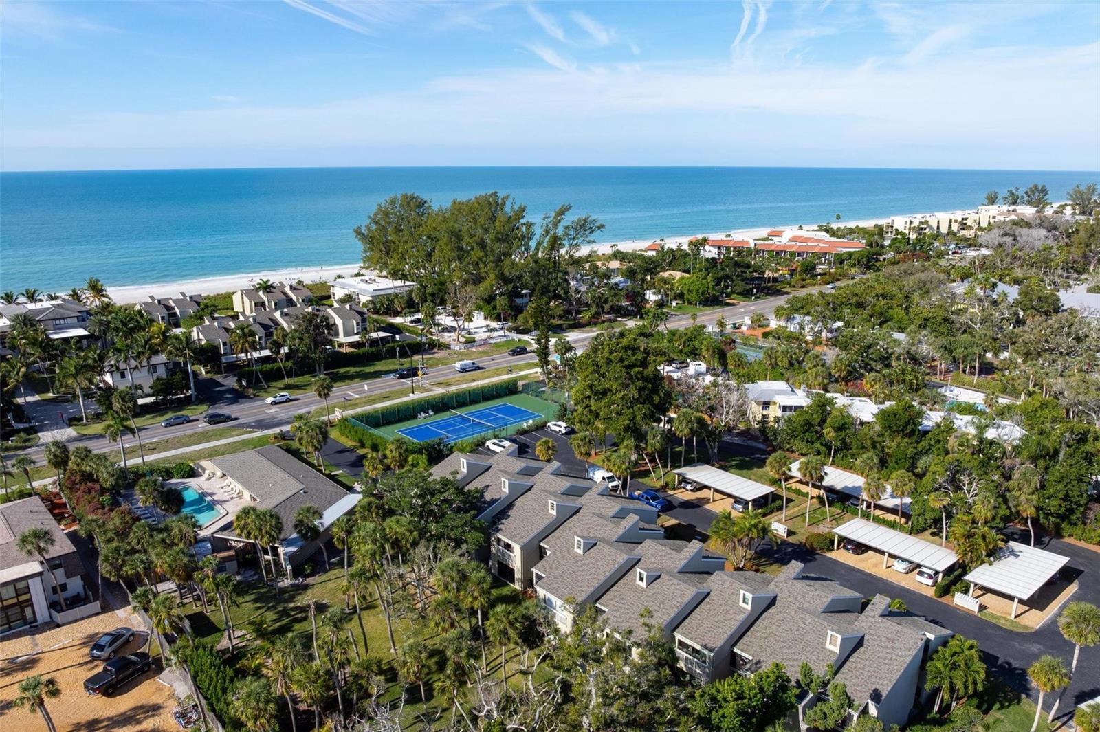THE BANYAN BAY CLUB - Residential