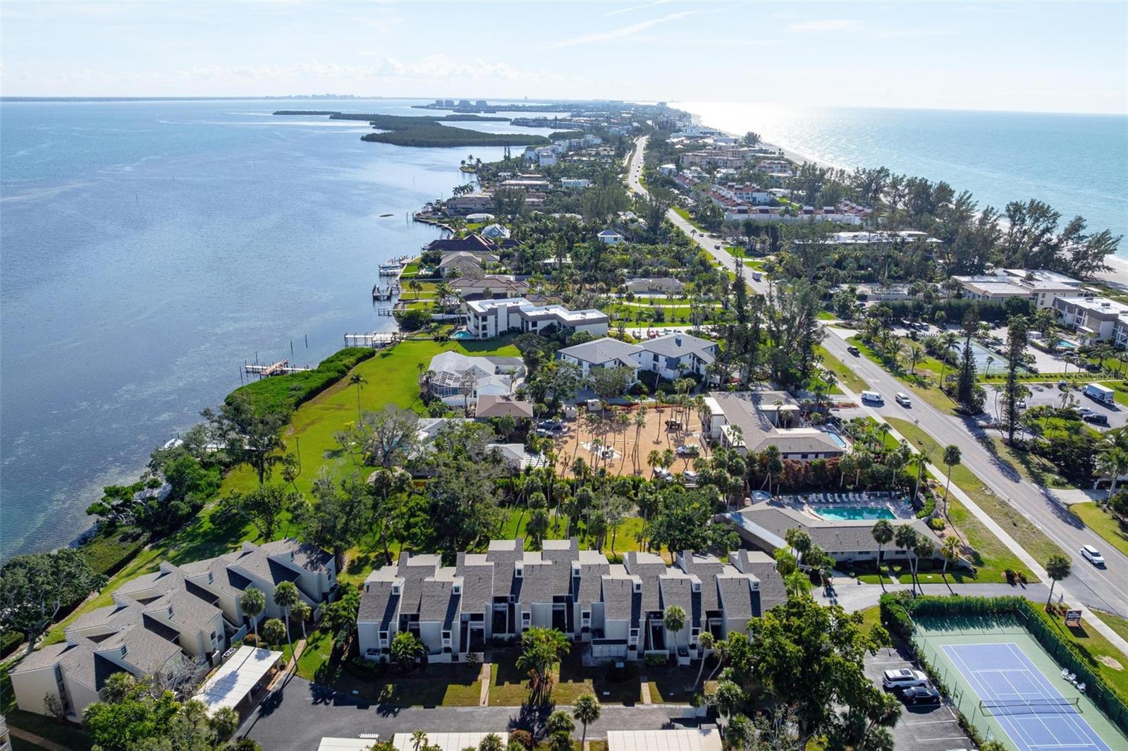 THE BANYAN BAY CLUB - Residential