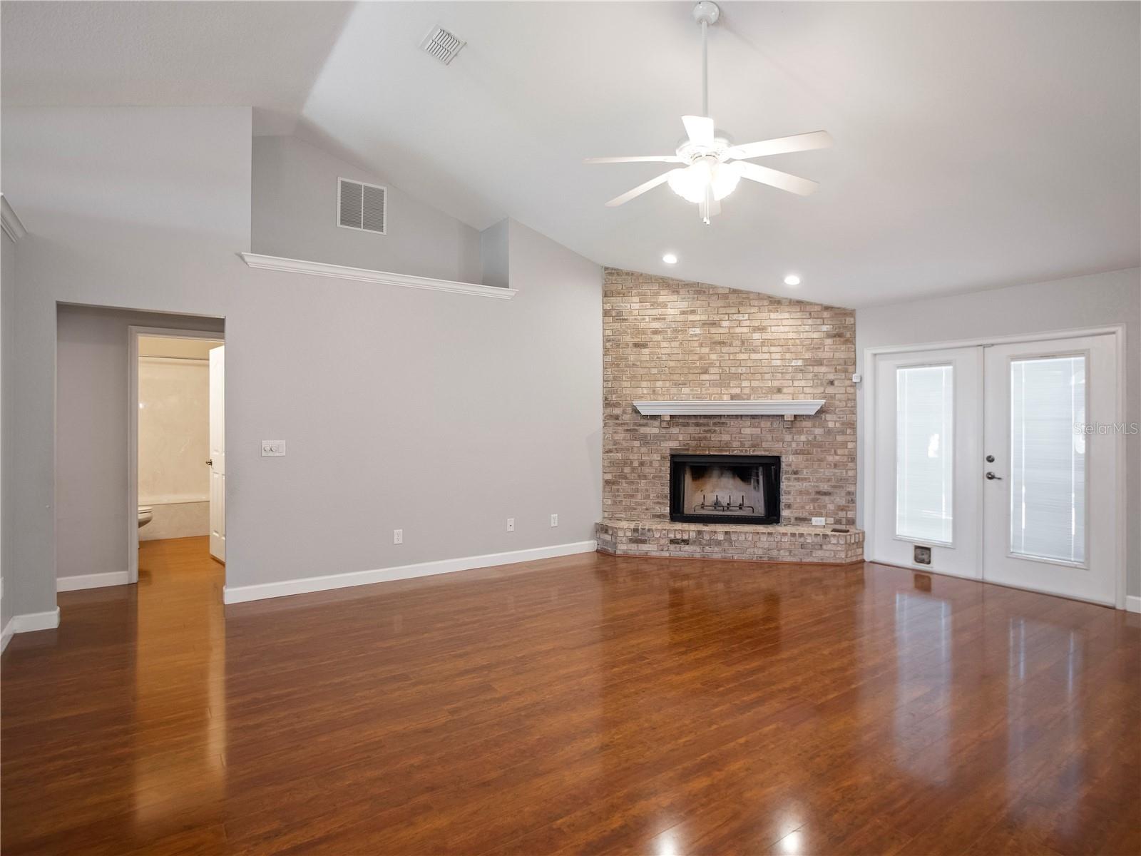 SUMMERBROOKE - Residential