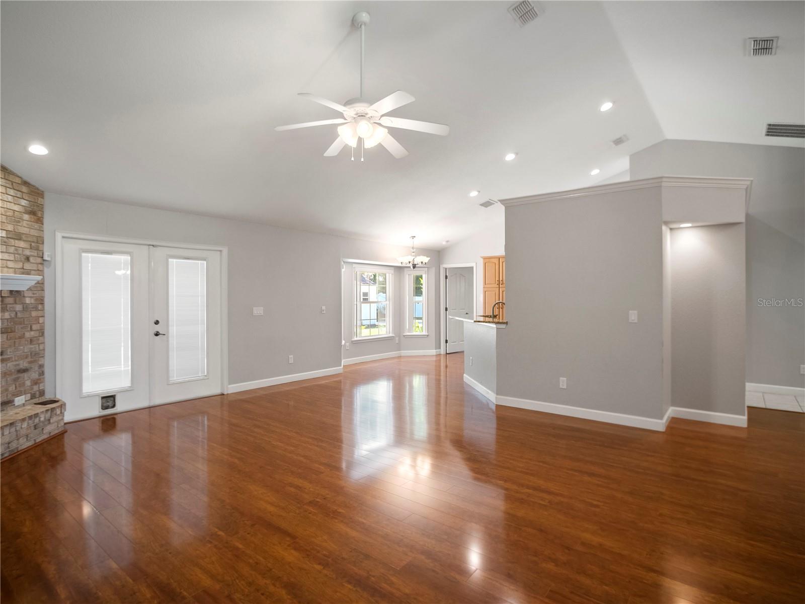 SUMMERBROOKE - Residential