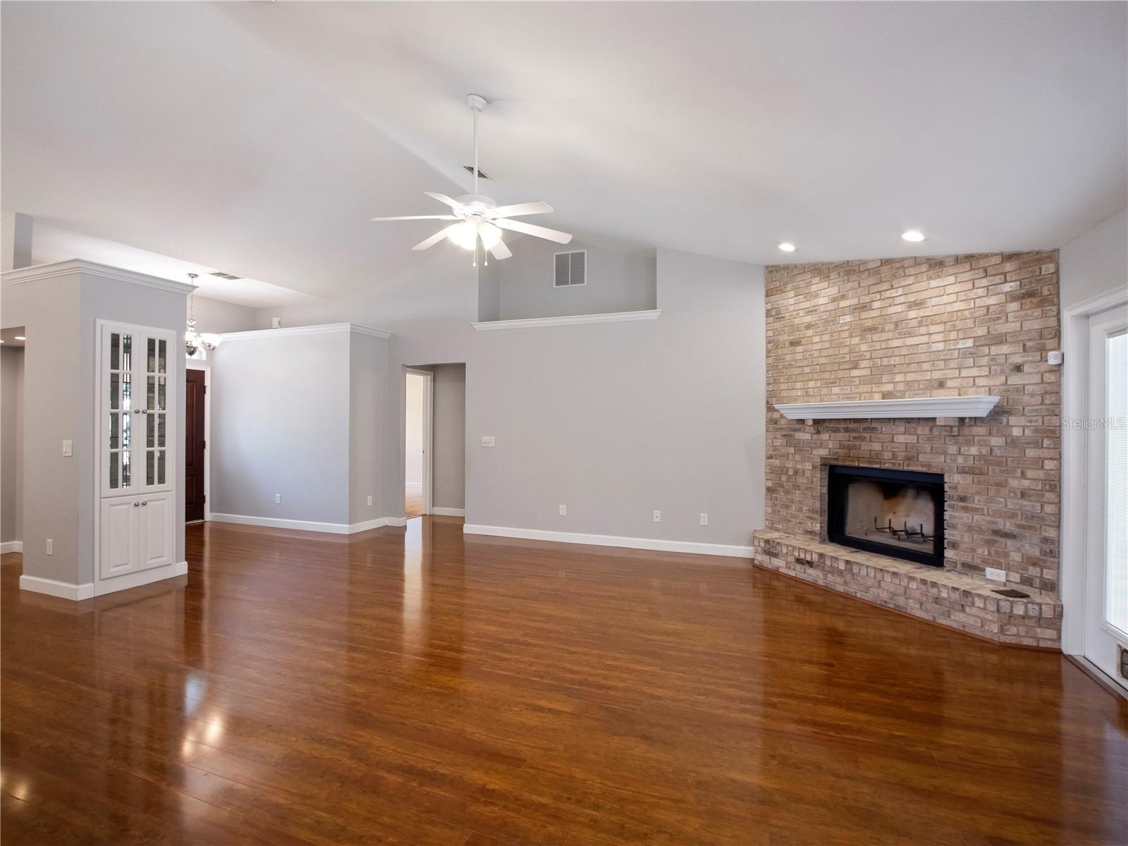 SUMMERBROOKE - Residential