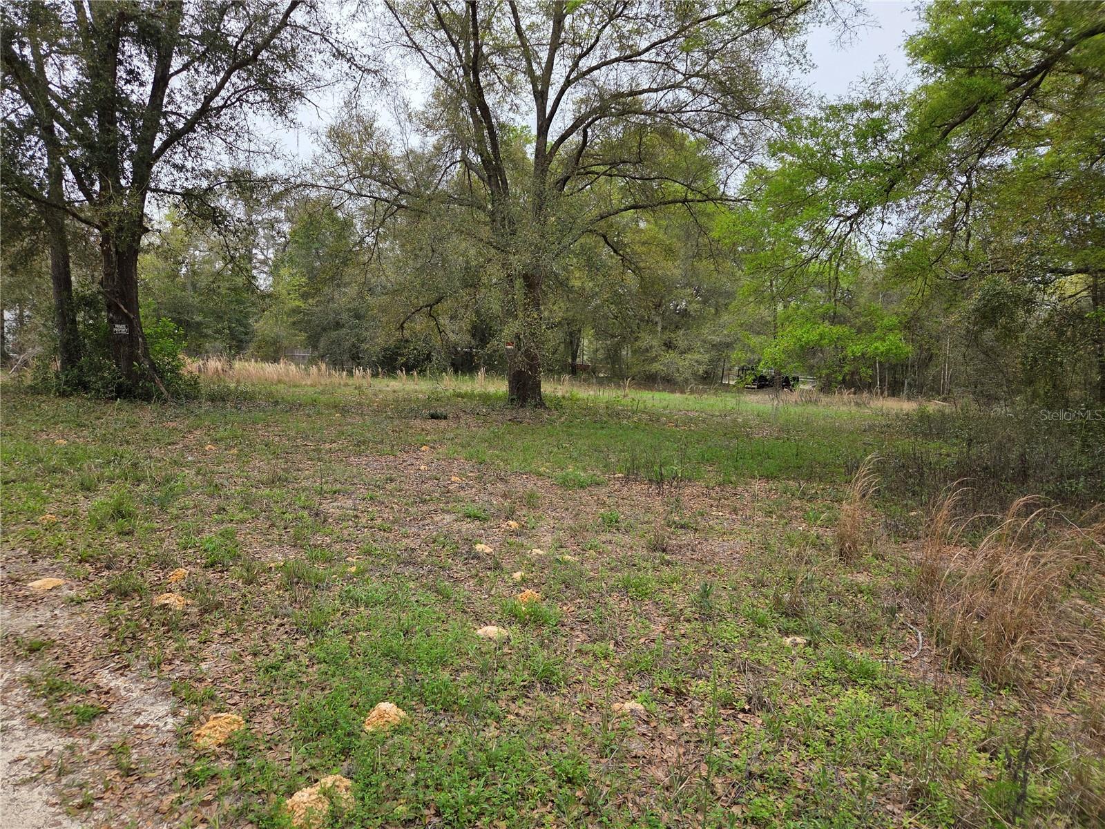 COUNTRY ESTATES - Land