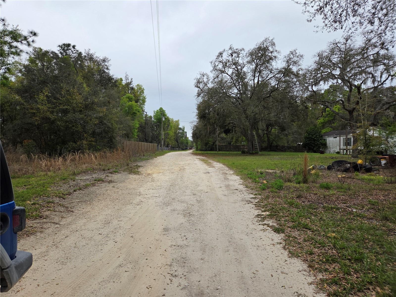 COUNTRY ESTATES - Land