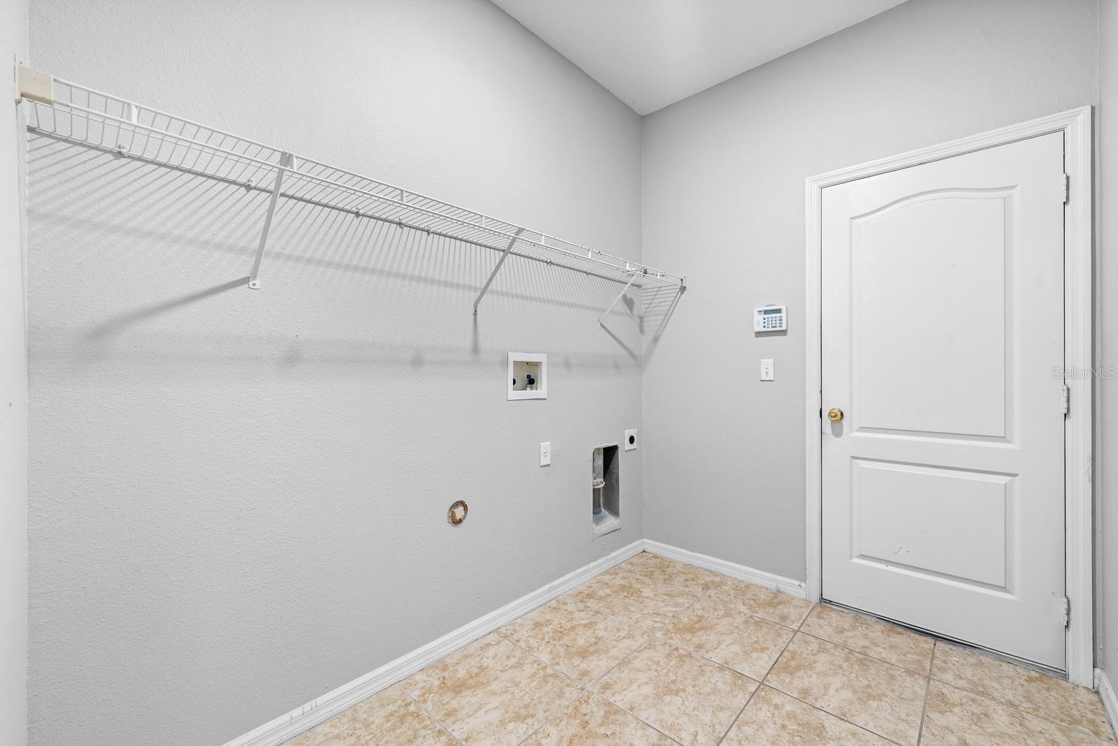 COLONY LAKES - Residential