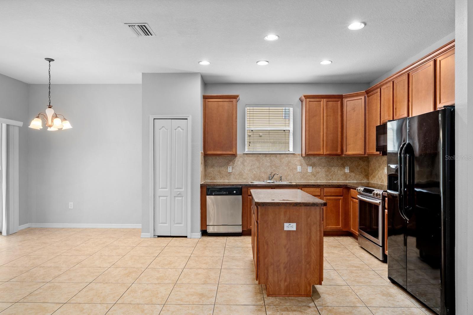 COLONY LAKES - Residential