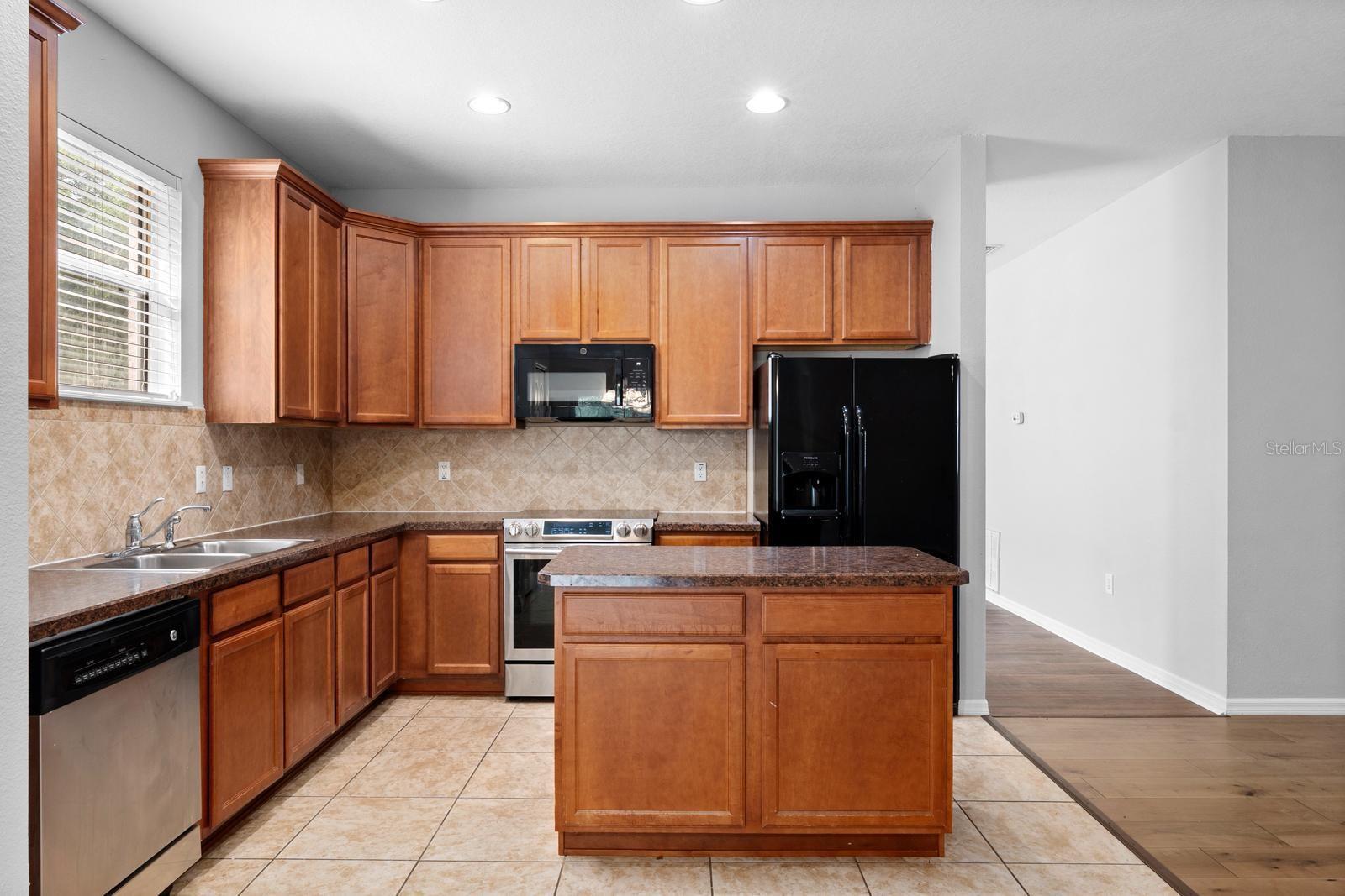 COLONY LAKES - Residential