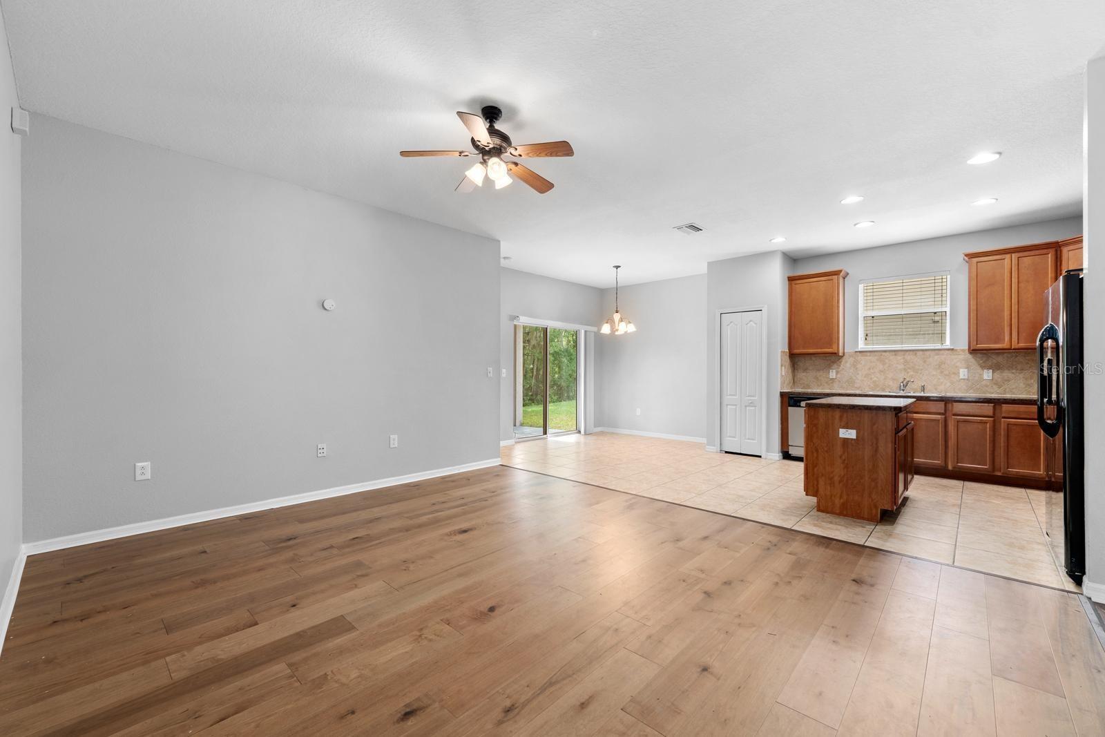 COLONY LAKES - Residential