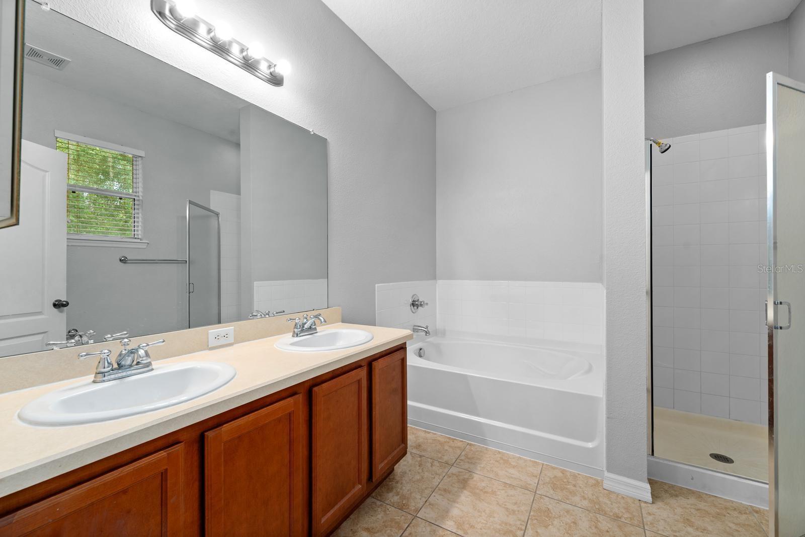 COLONY LAKES - Residential