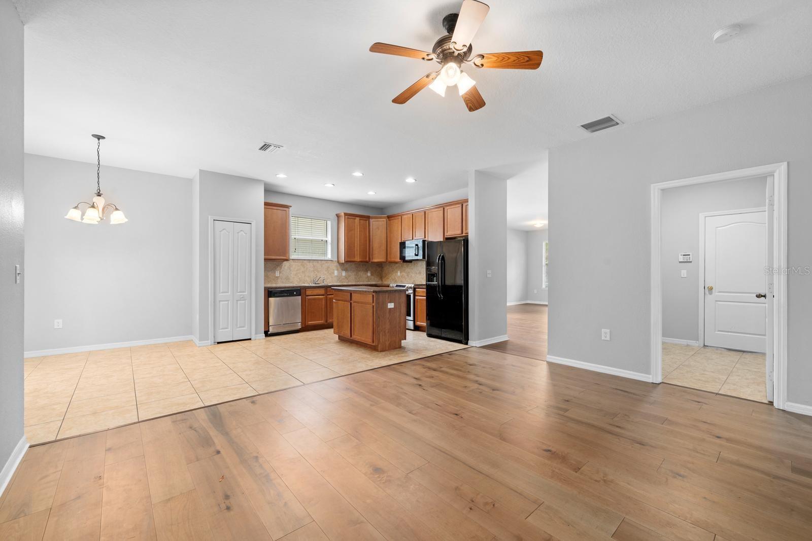 COLONY LAKES - Residential