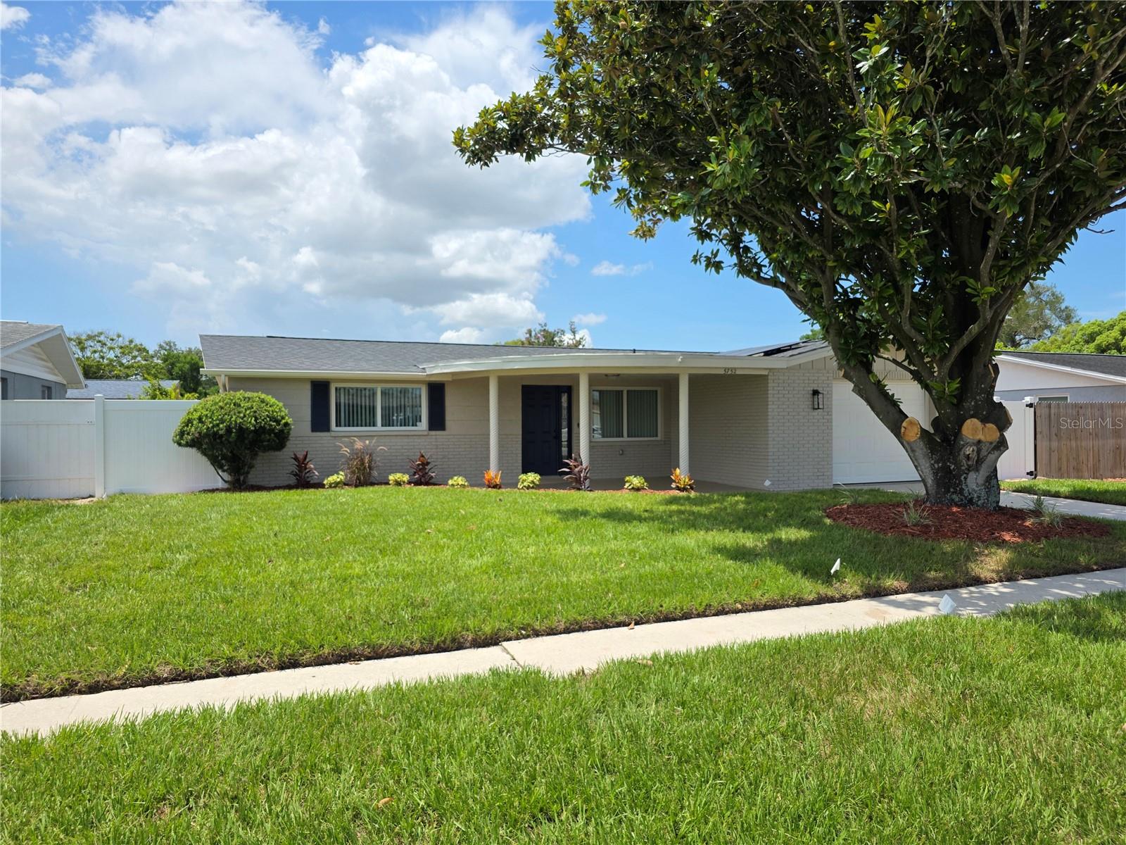 HOLIDAY GARDENS ESTATES - Residential