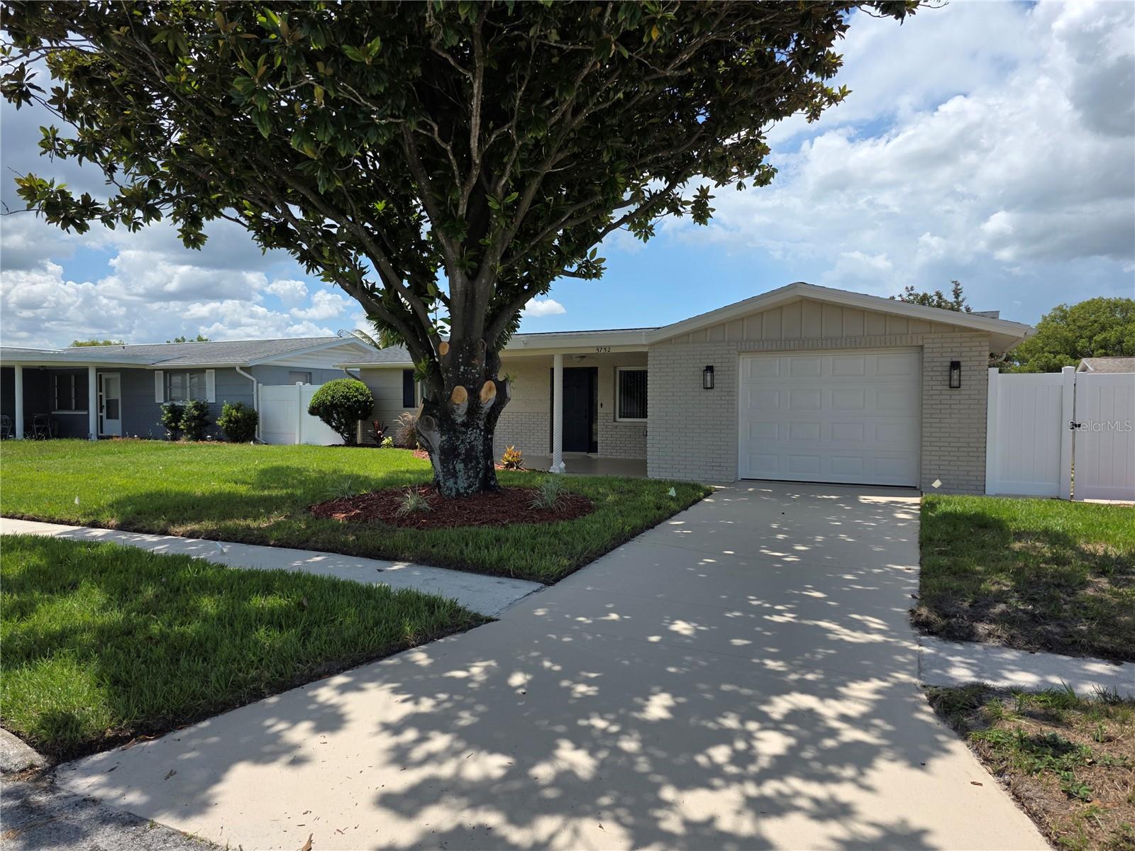 HOLIDAY GARDENS ESTATES - Residential