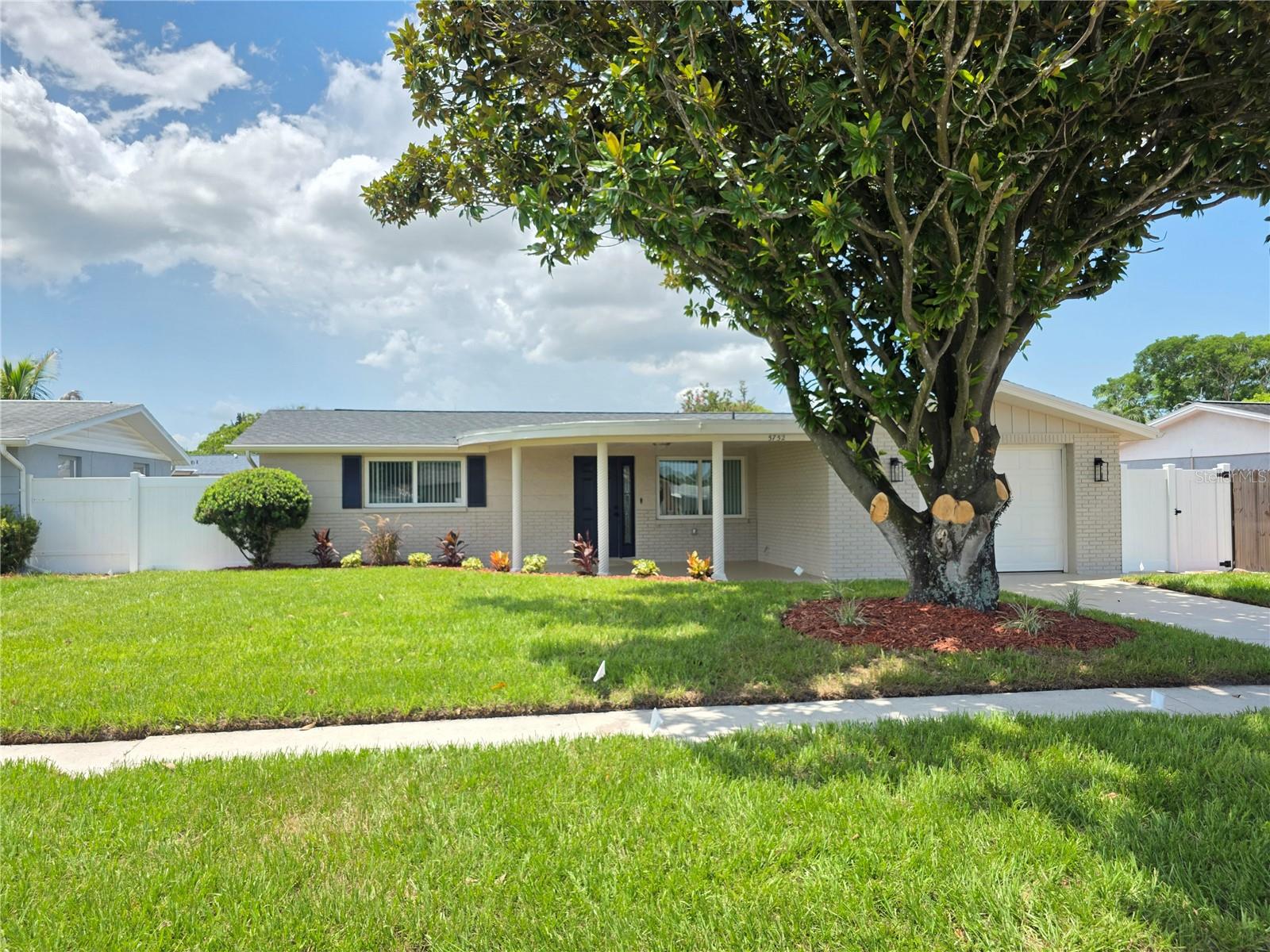 HOLIDAY GARDENS ESTATES - Residential