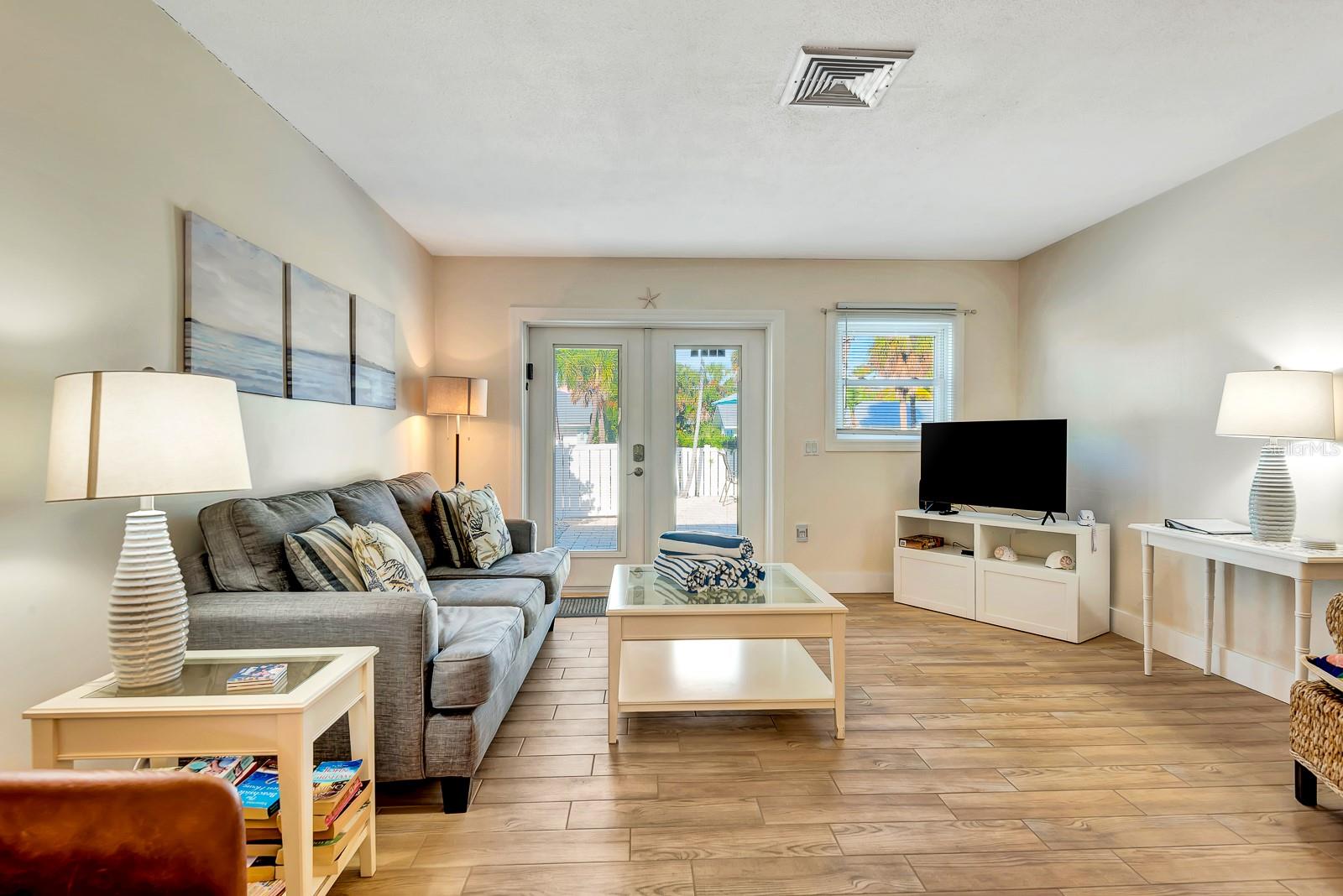 BLUE WAVE VILLA - Residential Income