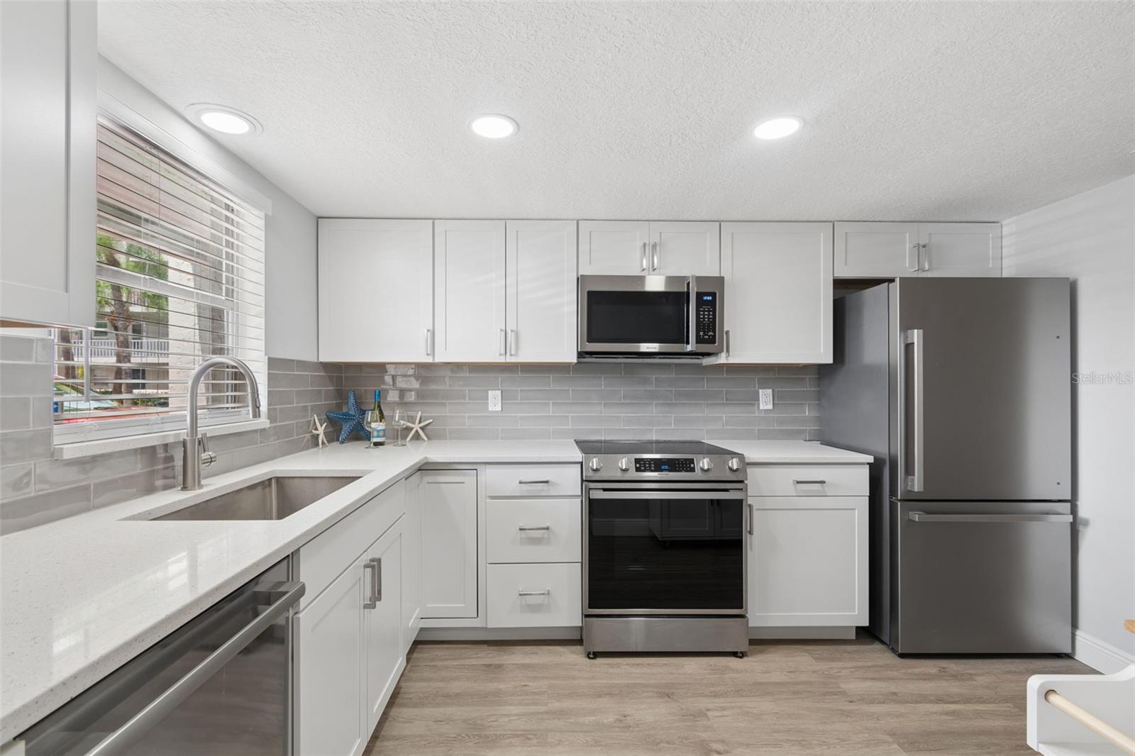 BAYSHORE ON THE LAKE CONDO - Residential