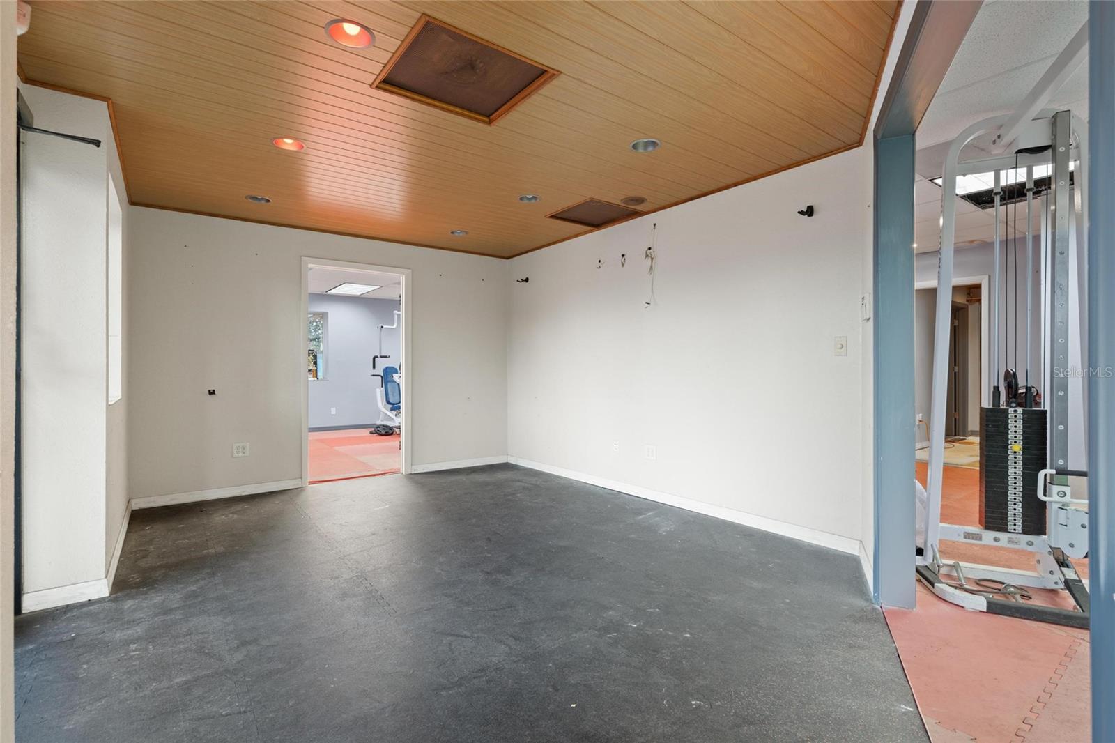 EDGEWOOD - Commercial Lease