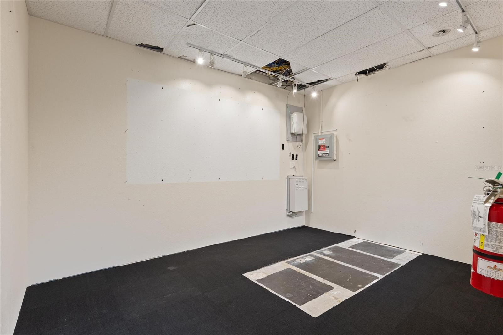 EDGEWOOD - Commercial Lease