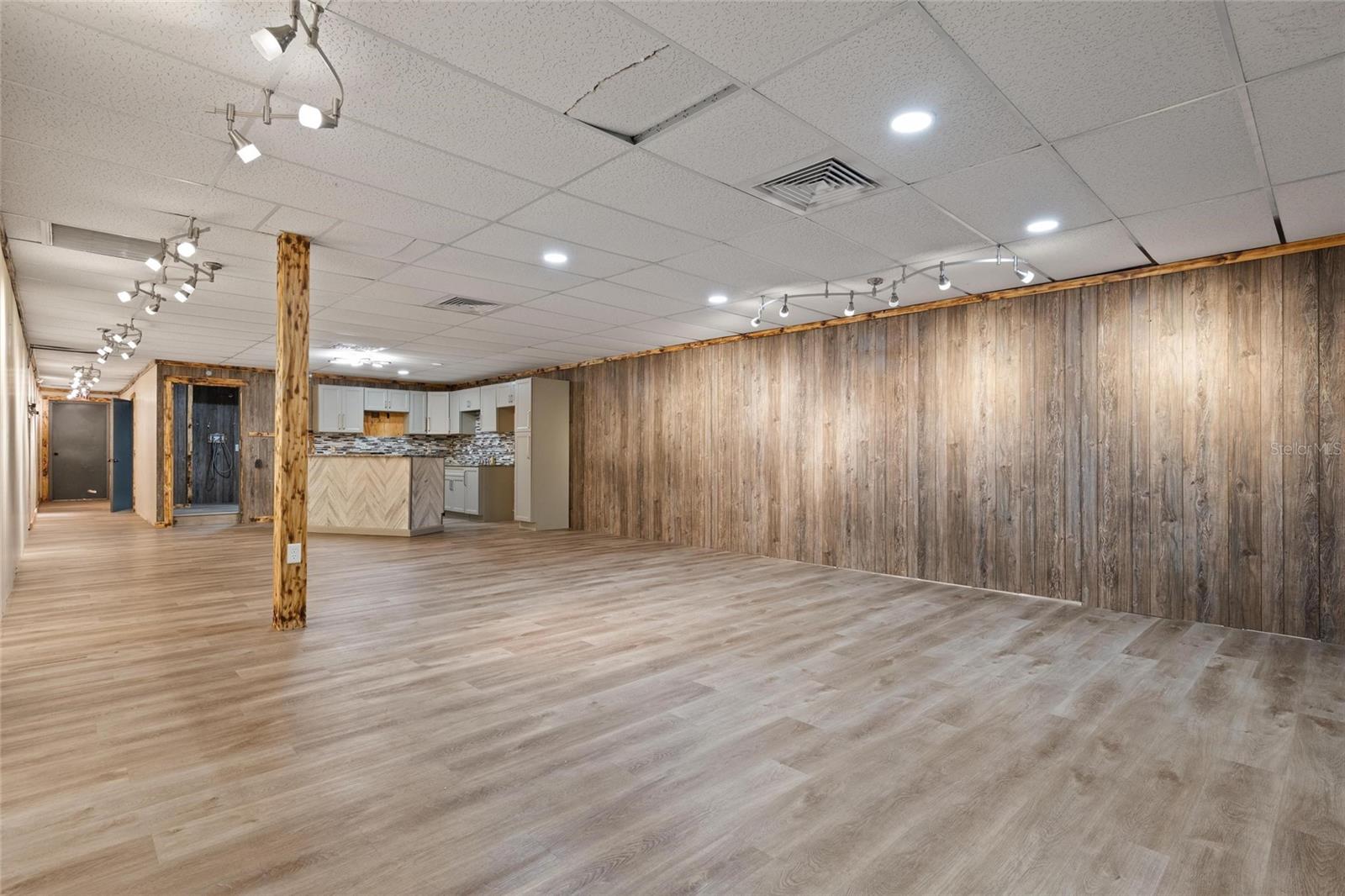 EDGEWOOD - Commercial Lease