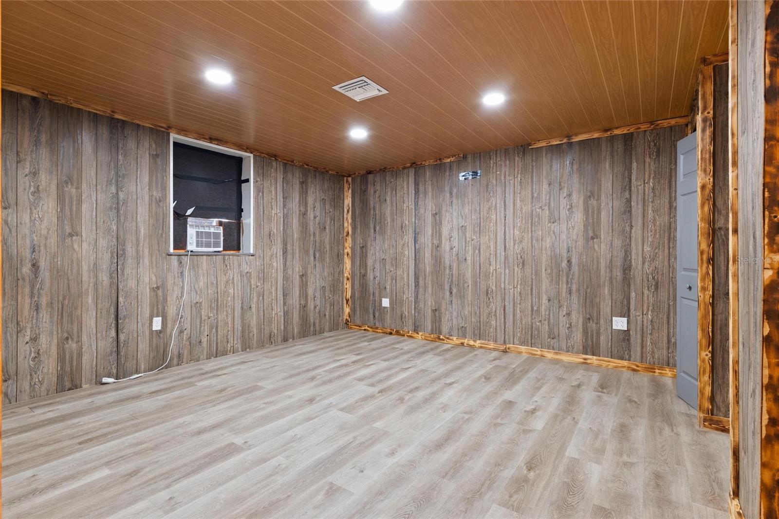 EDGEWOOD - Commercial Lease