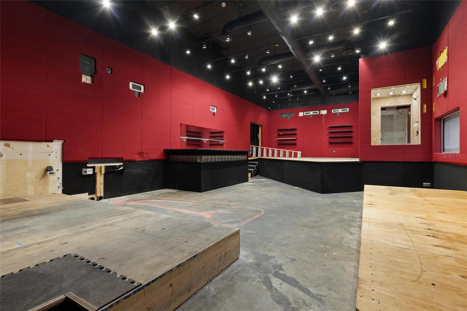 EDGEWOOD - Commercial Lease