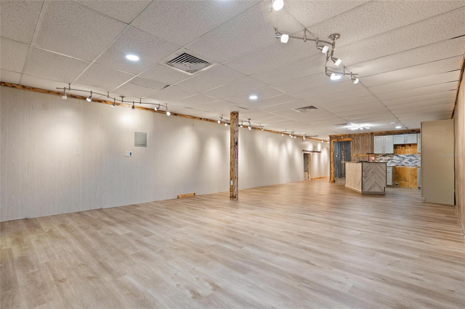 EDGEWOOD - Commercial Lease