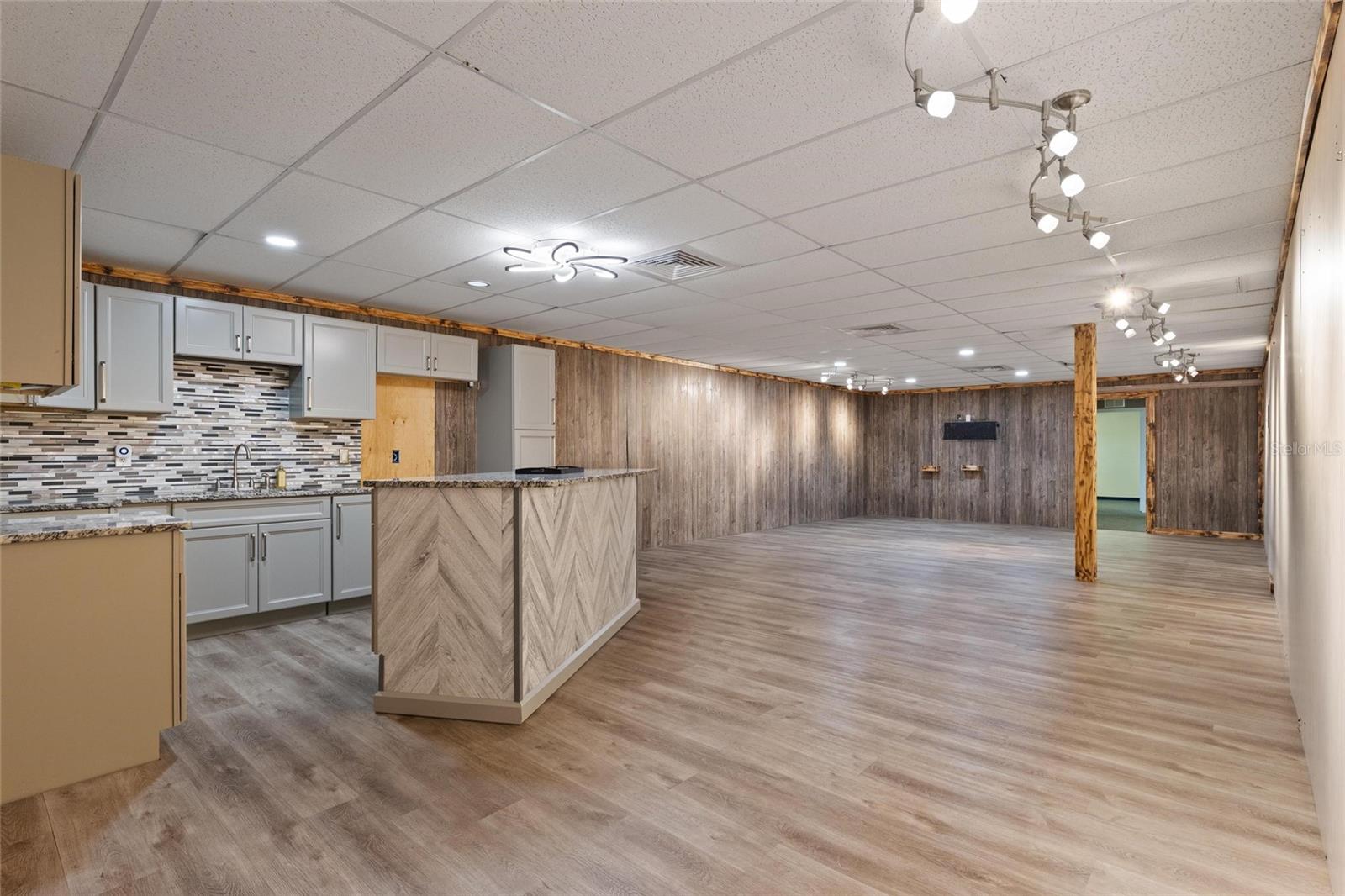 EDGEWOOD - Commercial Lease