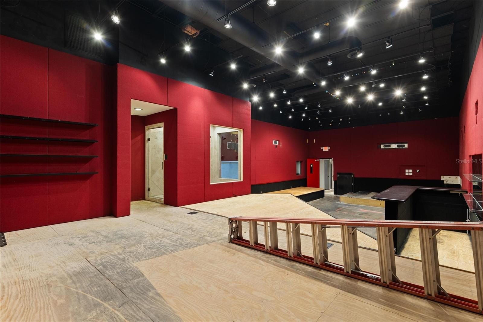 EDGEWOOD - Commercial Lease