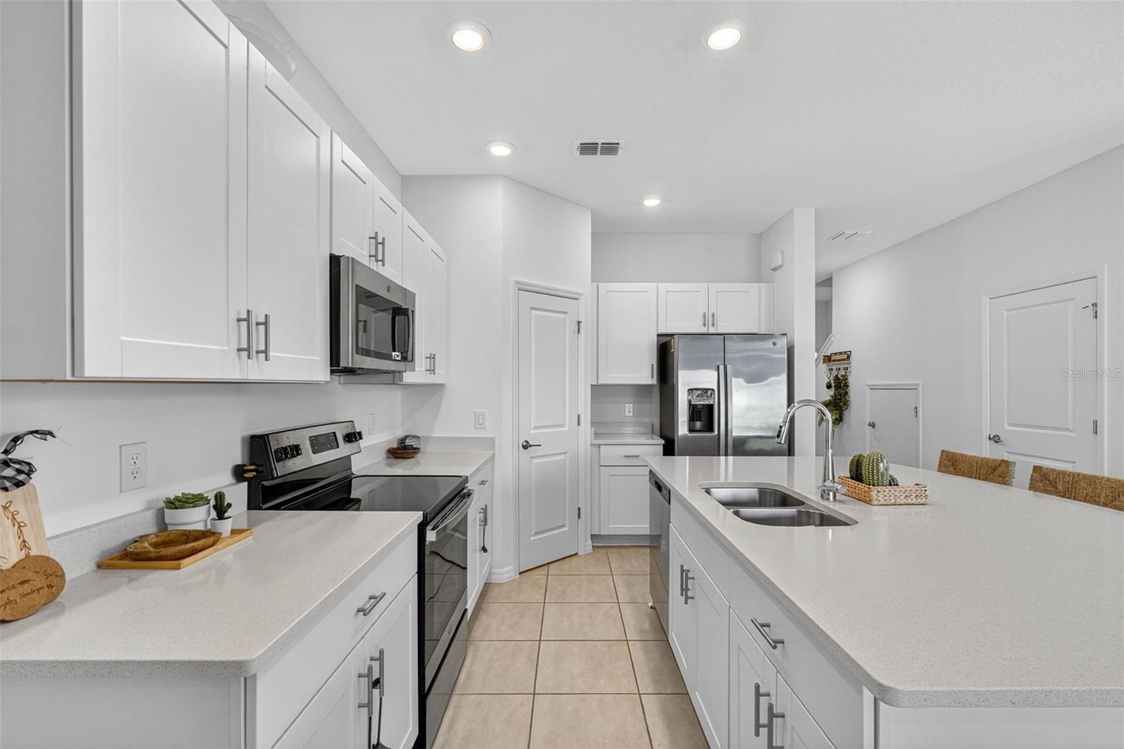 BELLALAGO POD G TOWNHOMES - Residential