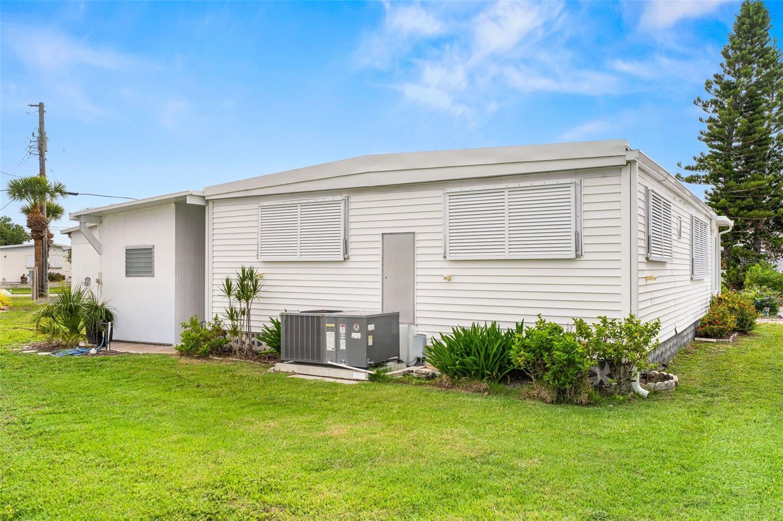 COUNTRY CLUB ESTATES - Residential