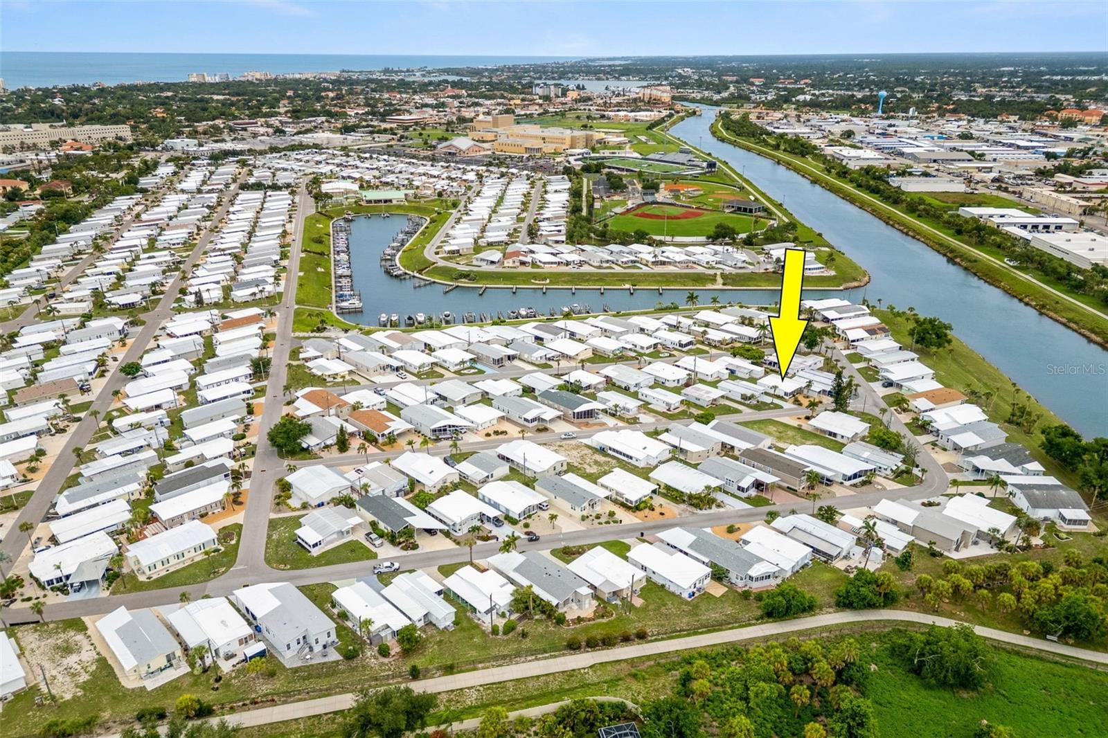 COUNTRY CLUB ESTATES - Residential