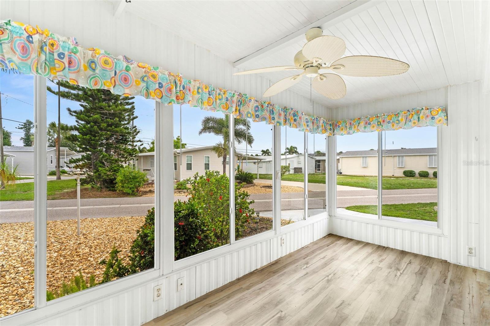 COUNTRY CLUB ESTATES - Residential